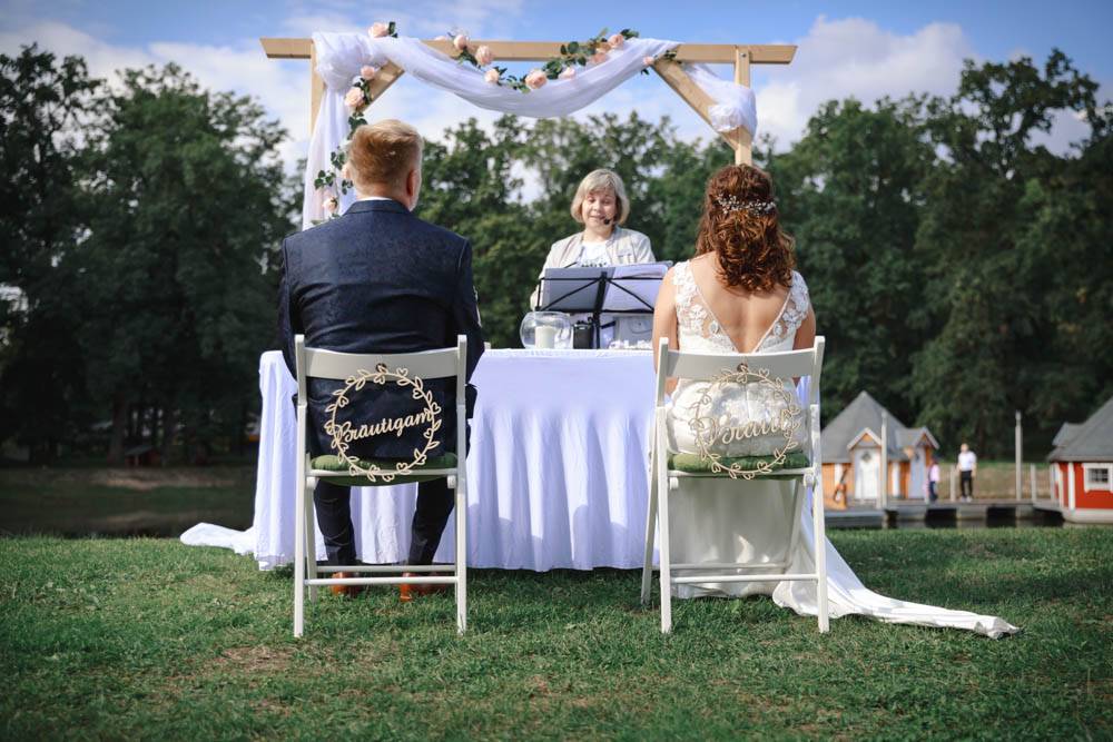 Foto von einer Hochzeit im Freien, Trauung im Freien, Hochzeitsreportage