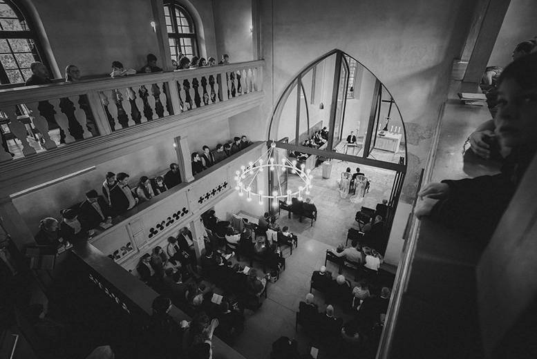 kirchliche Trauung von einem Hochzeitspaar in der Schillerkirche, Jena