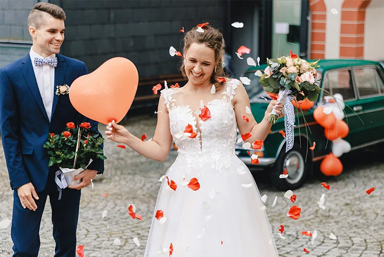 Foto von einer standesamtlichen Hochzeit, Osterburg Thüringen, Hochzeitsreportage mit Brautpaarshooting