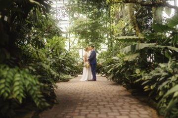 Hochzeitsfotografie Reportage im Normannenhaus mit Brautpaarshooting im Botanischen Garten Hochzeitsfotografie Reportage im Normannenhaus mit Brautpaarshooting im Botanischen Garten