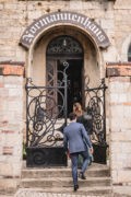 Hochzeitsfotografie Reportage im Normannenhaus mit Brautpaarshooting im Botanischen Garten