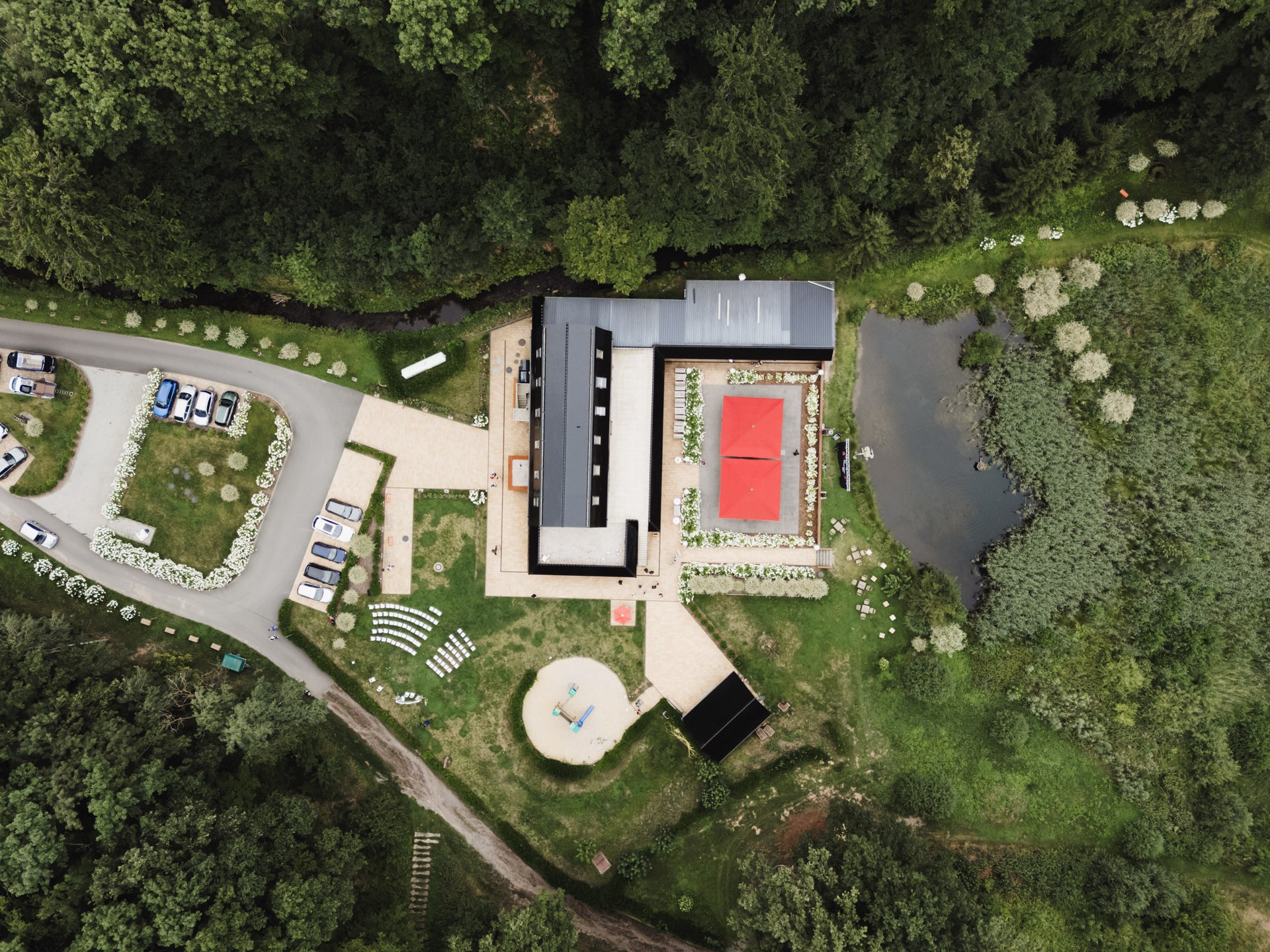 Hochzeitsfoto einer Hochzeitsreportage in der Schössersmühle in Thüringen, fotografiert vom Hochzeitsfotograf Andreas Balg, www.bilderdiesprechen.de