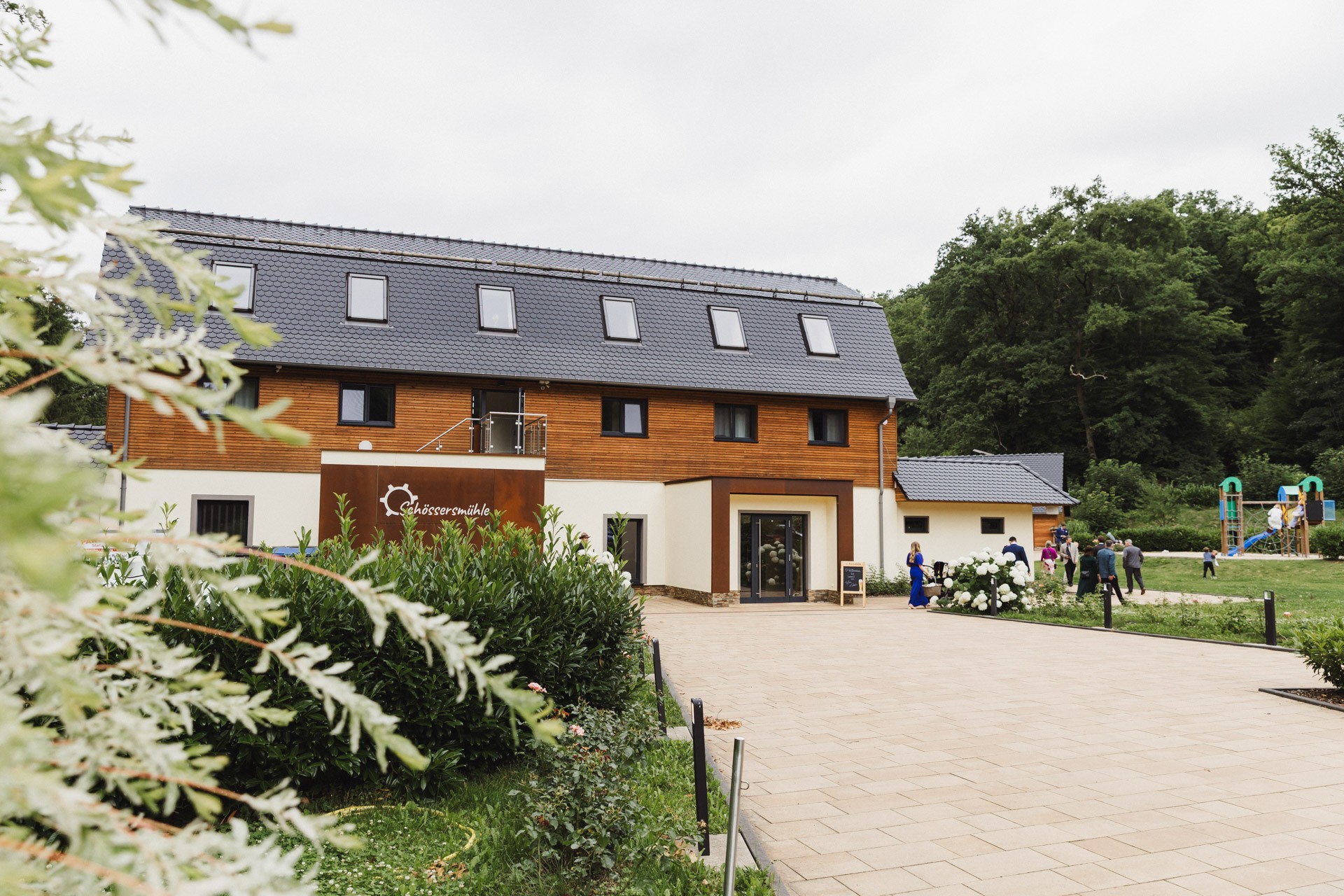 Hochzeitsfoto einer Hochzeitsreportage in der Schössersmühle in Thüringen, fotografiert vom Hochzeitsfotograf Andreas Balg, www.bilderdiesprechen.de