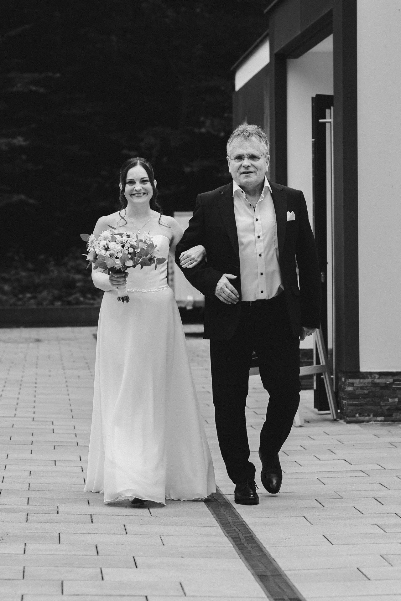 Hochzeitsfoto einer Hochzeitsreportage in der Schössersmühle in Thüringen, fotografiert vom Hochzeitsfotograf Andreas Balg, www.bilderdiesprechen.de