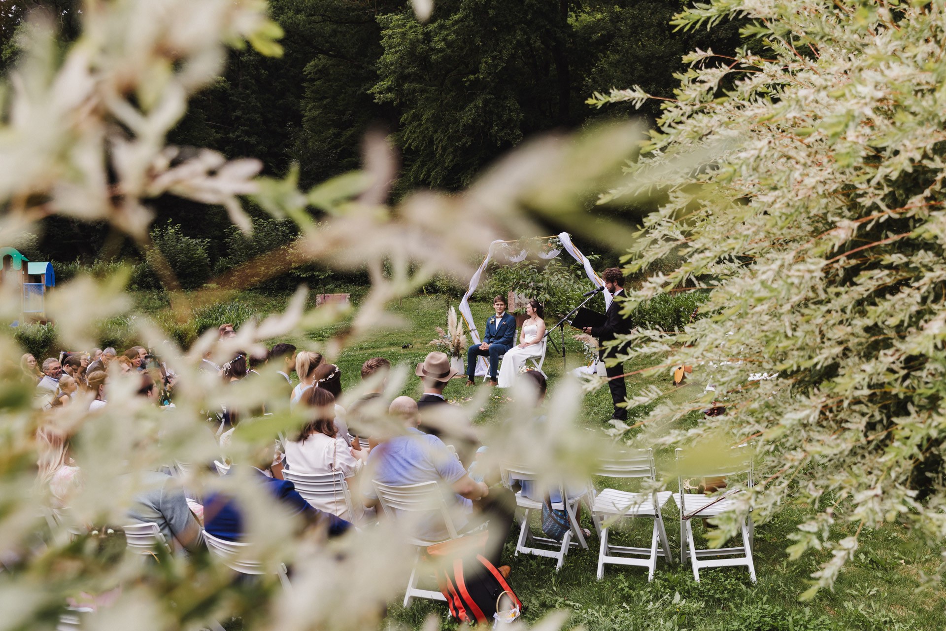 Hochzeitsfoto einer Hochzeitsreportage in der Schössersmühle in Thüringen, fotografiert vom Hochzeitsfotograf Andreas Balg, www.bilderdiesprechen.de