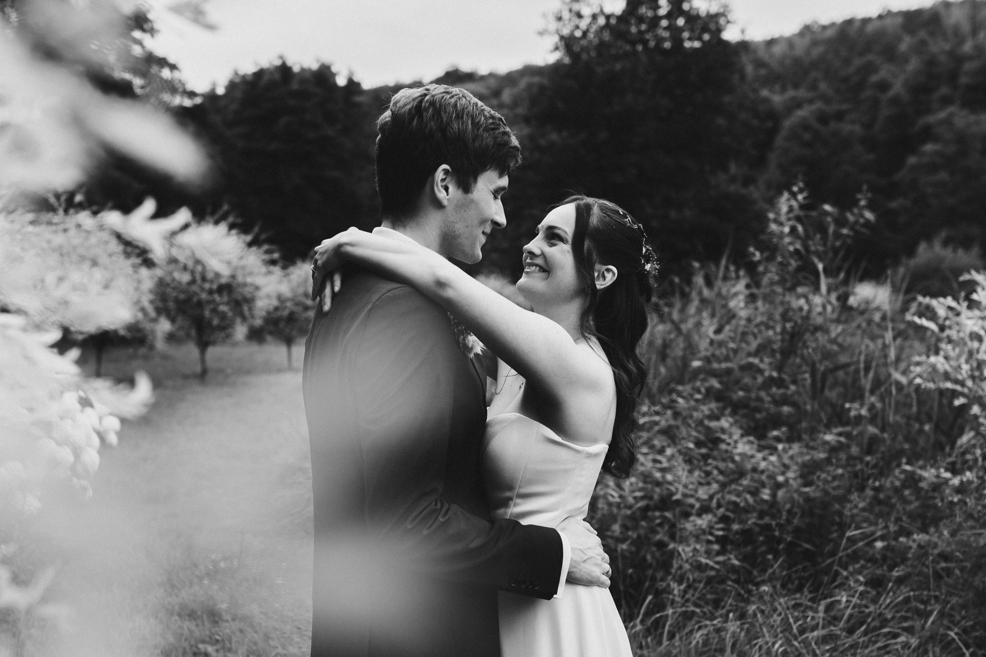 Hochzeitsfoto einer Hochzeitsreportage in der Schössersmühle in Thüringen, fotografiert vom Hochzeitsfotograf Andreas Balg, www.bilderdiesprechen.de