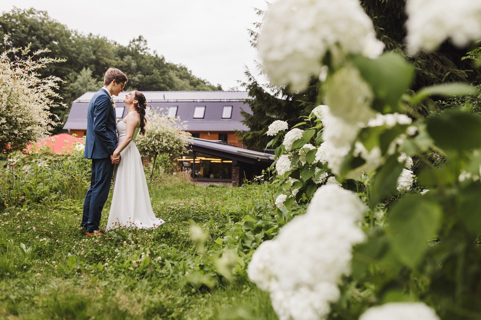 Hochzeitsfoto einer Hochzeitsreportage in der Schössersmühle in Thüringen, fotografiert vom Hochzeitsfotograf Andreas Balg, www.bilderdiesprechen.de
