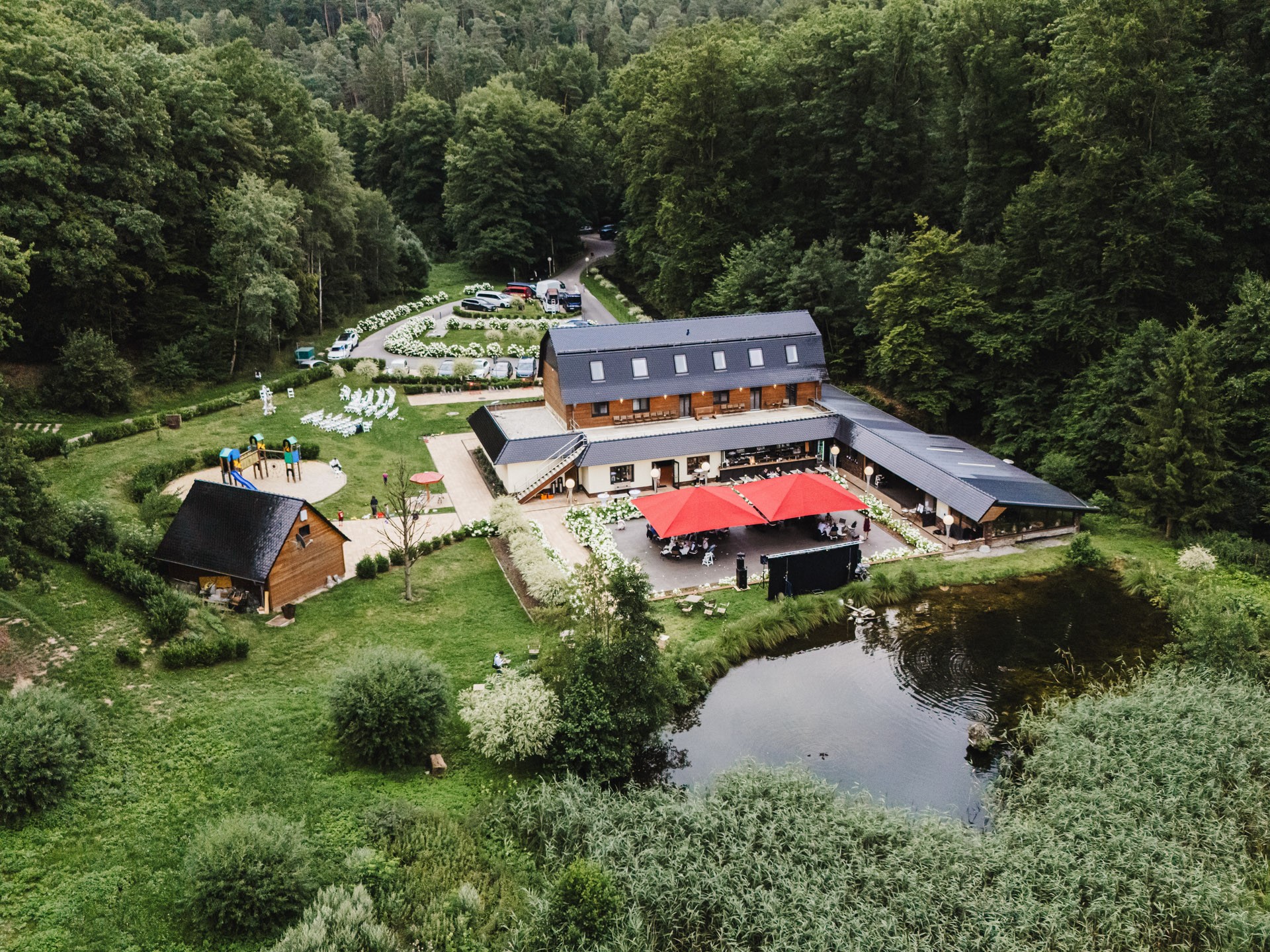 Hochzeitsfoto einer Hochzeitsreportage in der Schössersmühle in Thüringen, fotografiert vom Hochzeitsfotograf Andreas Balg, www.bilderdiesprechen.de