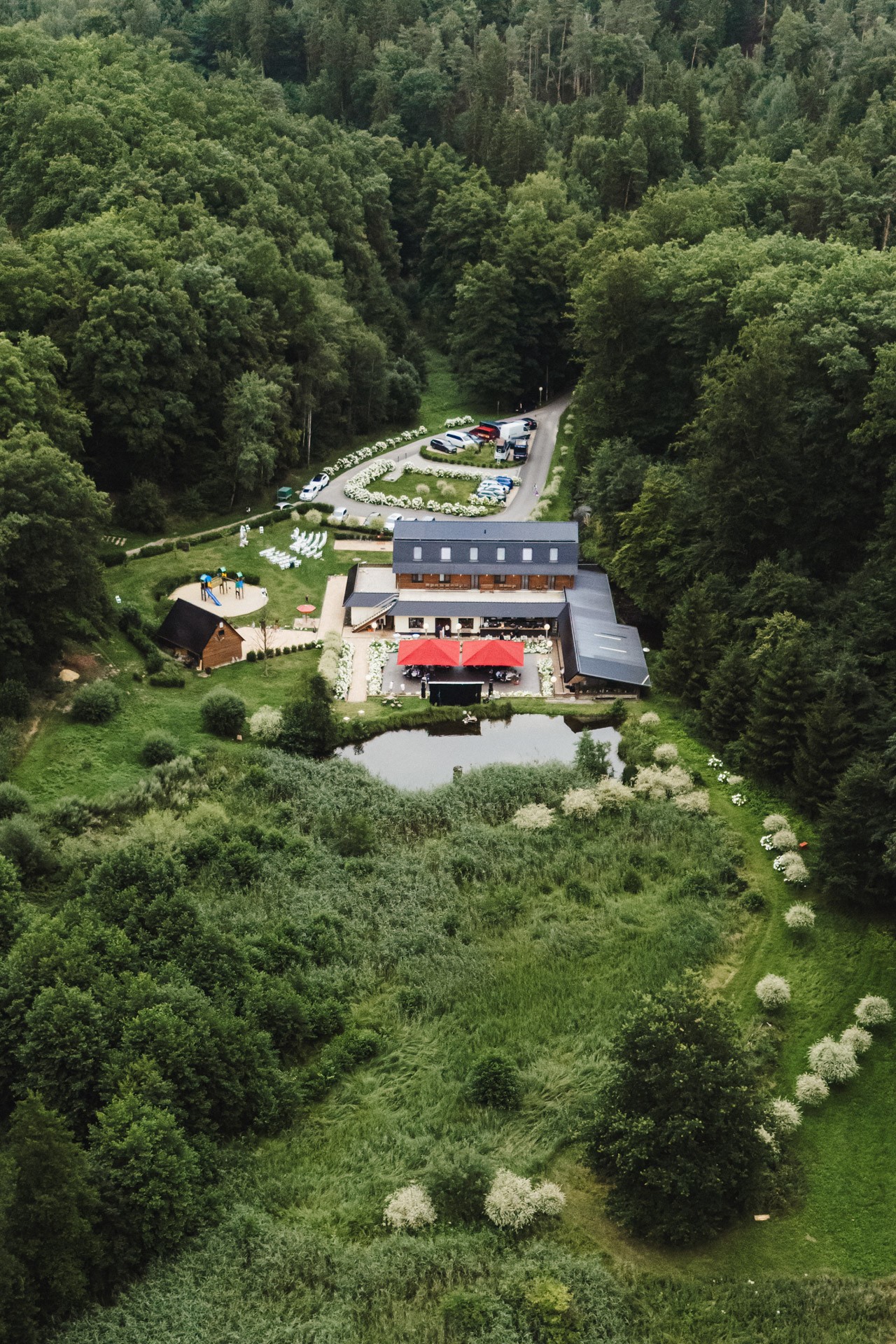 Hochzeitsfoto einer Hochzeitsreportage in der Schössersmühle in Thüringen, fotografiert vom Hochzeitsfotograf Andreas Balg, www.bilderdiesprechen.de