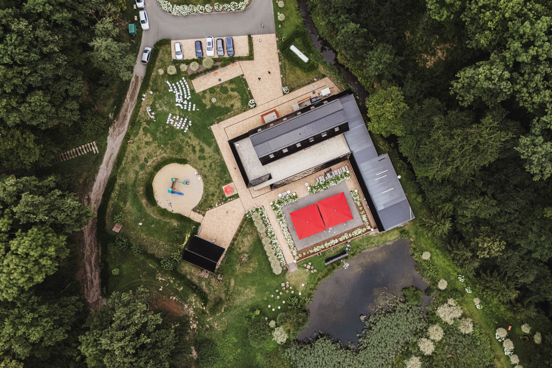 Hochzeitsfoto einer Hochzeitsreportage in der Schössersmühle in Thüringen, fotografiert vom Hochzeitsfotograf Andreas Balg, www.bilderdiesprechen.de