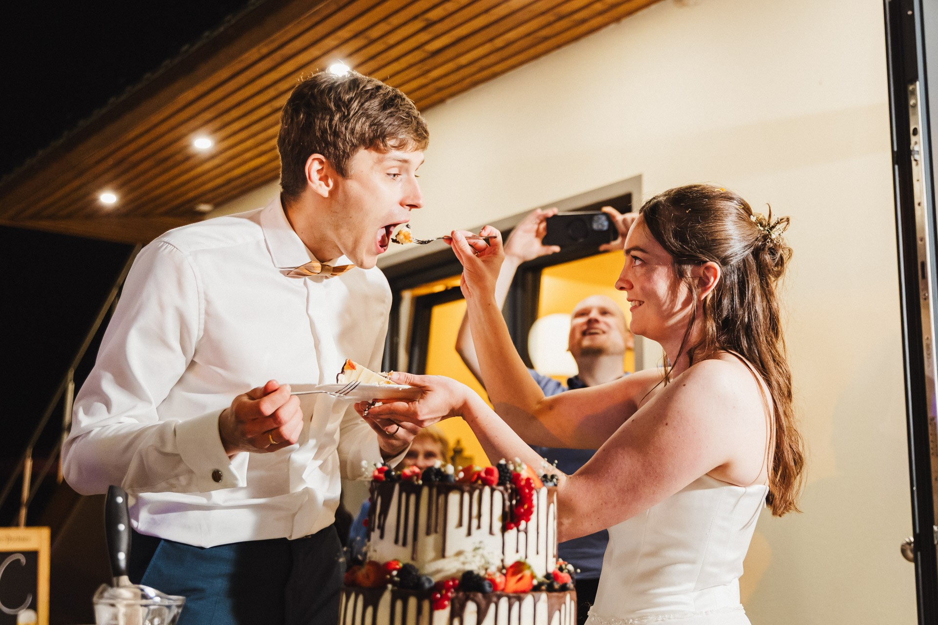 Hochzeitsfoto einer Hochzeitsreportage in der Schössersmühle in Thüringen, fotografiert vom Hochzeitsfotograf Andreas Balg, www.bilderdiesprechen.de