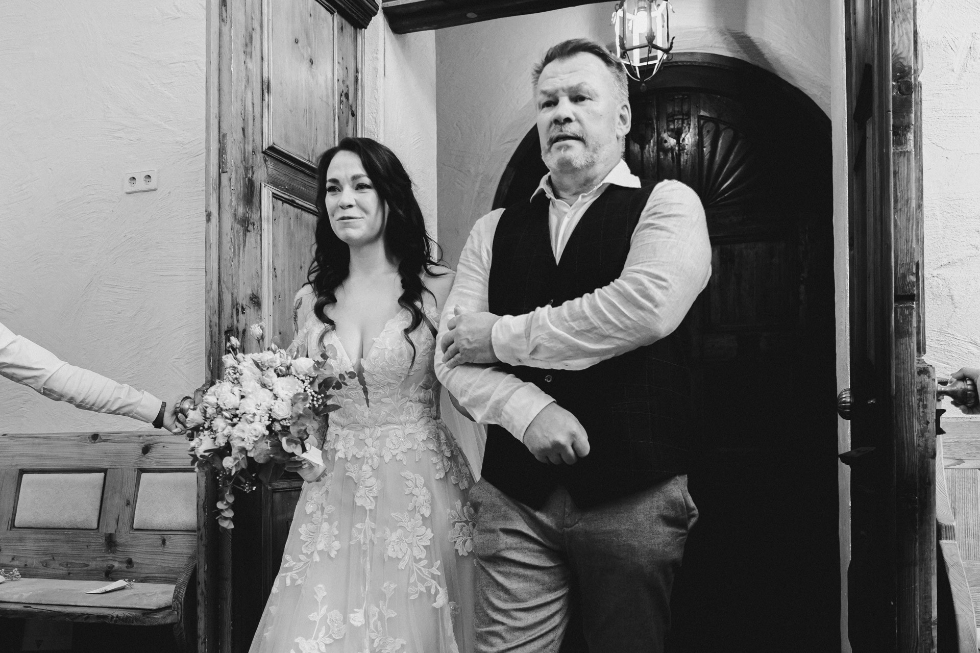 Emotionale Momente und Freudentränen während der Trauung in der Hochzeitskapelle Callenberg