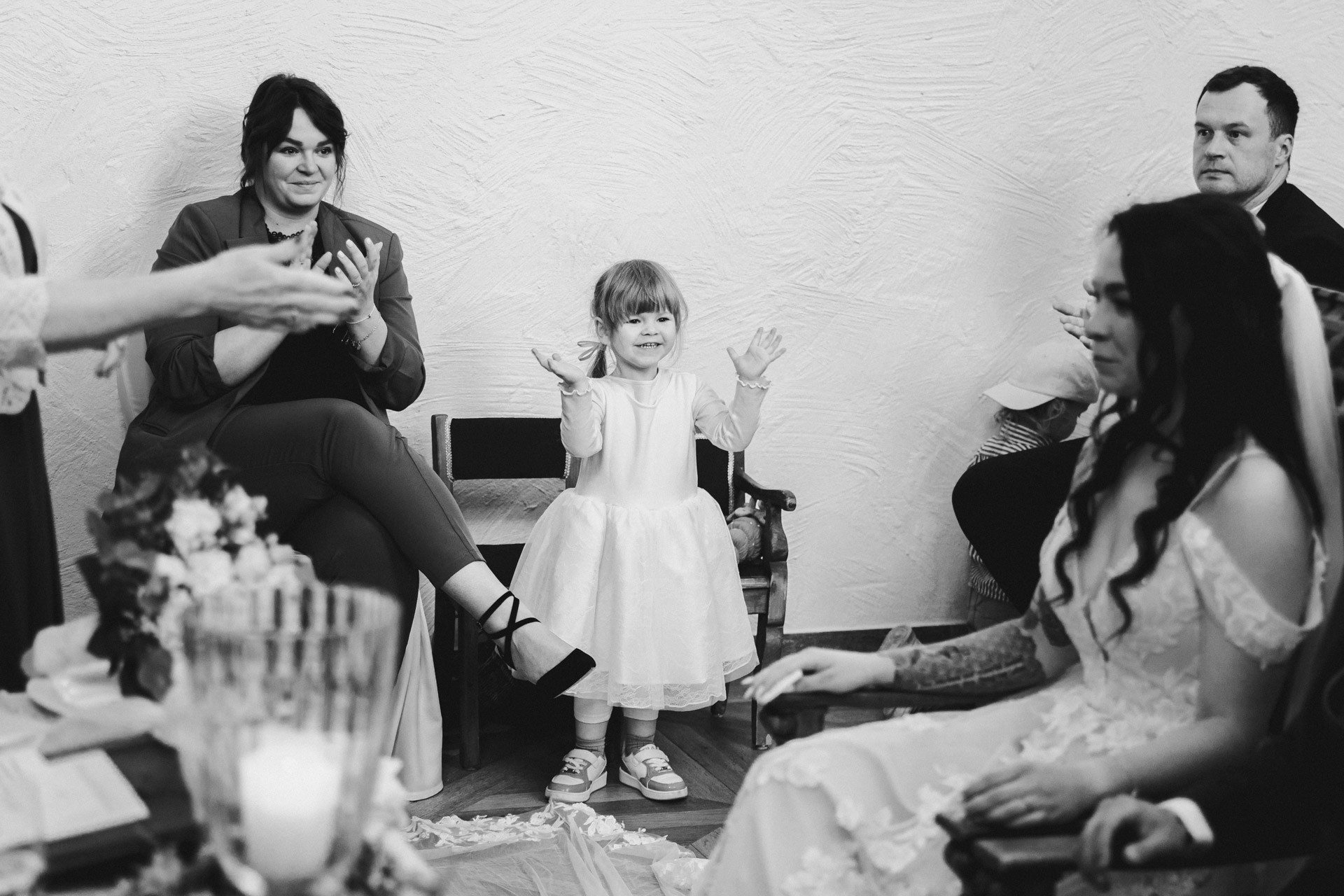 Emotionale Momente und Freudentränen während der Trauung in der Hochzeitskapelle Callenberg