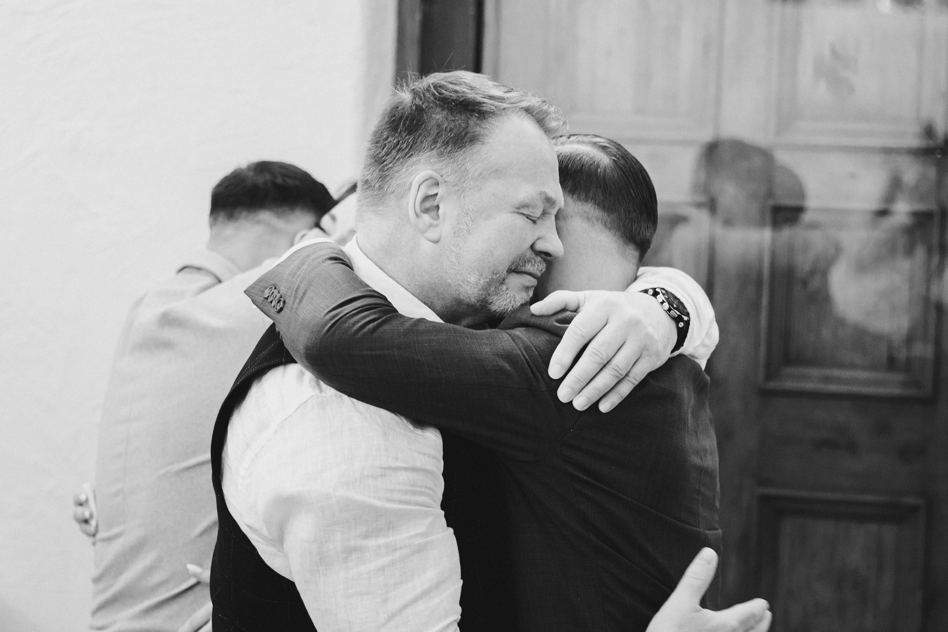 Emotionale Momente und Freudentränen während der Trauung in der Hochzeitskapelle Callenberg