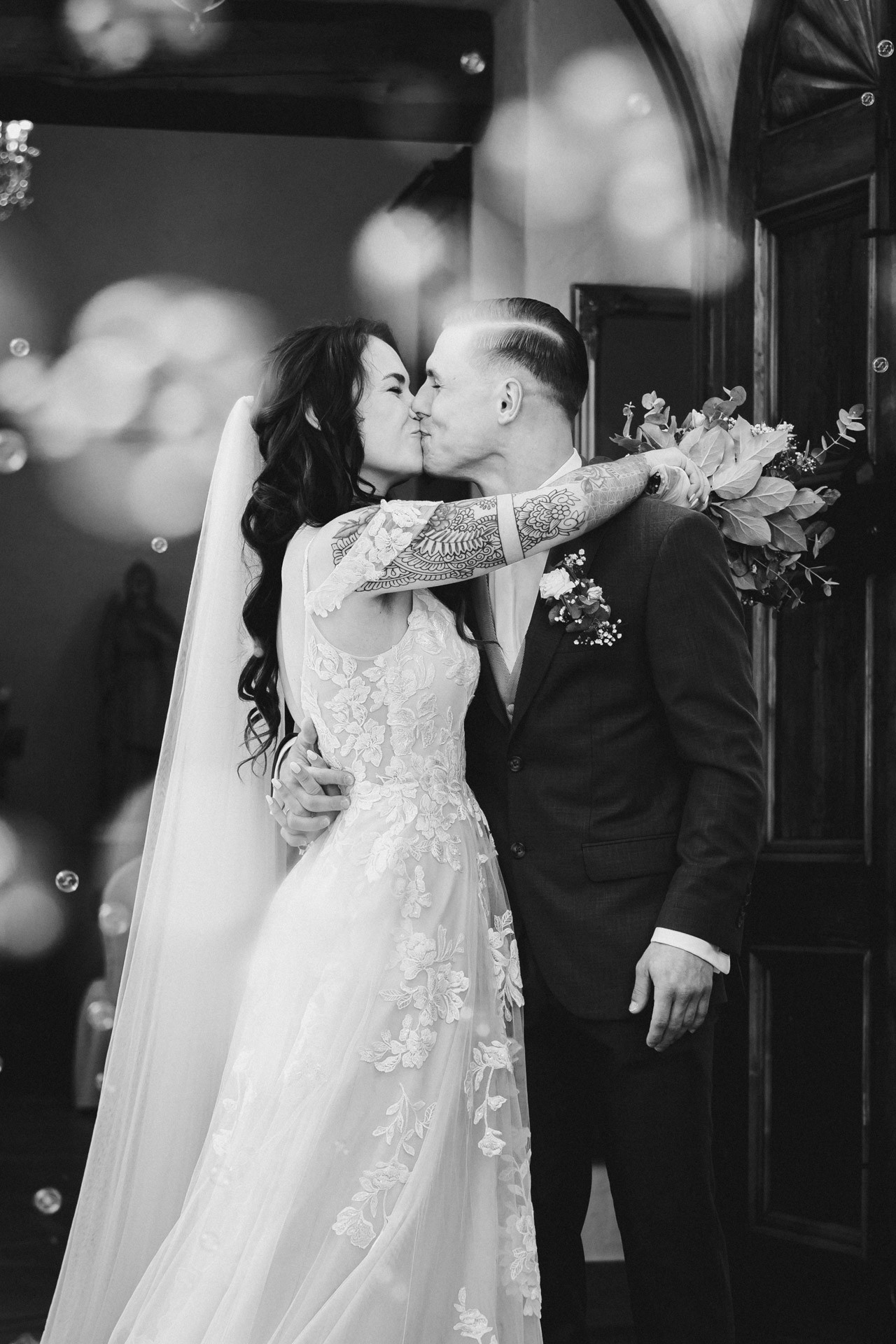 Emotionale Momente und Freudentränen während der Trauung in der Hochzeitskapelle Callenberg