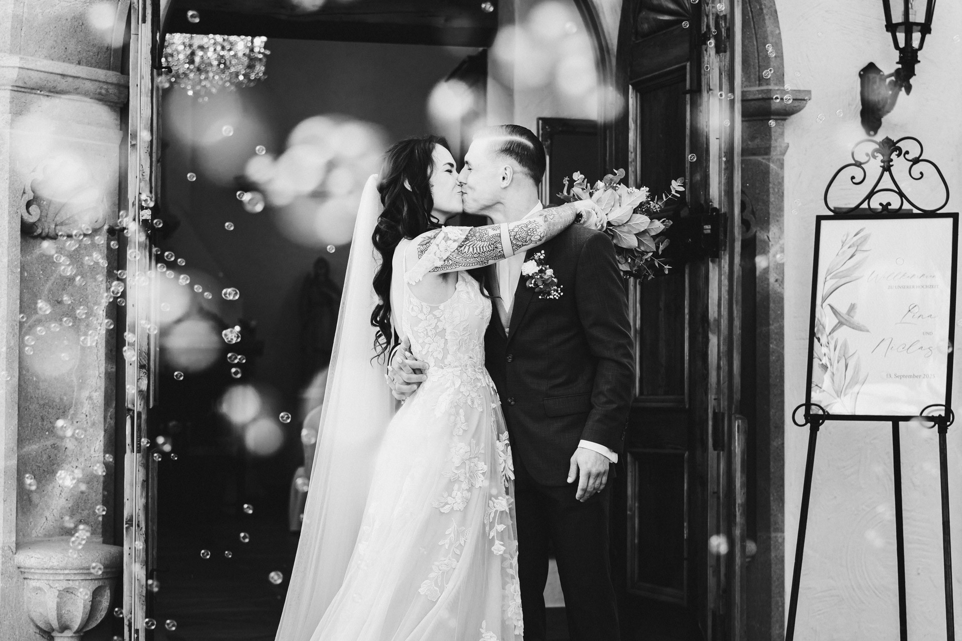 Emotionale Momente und Freudentränen während der Trauung in der Hochzeitskapelle Callenberg