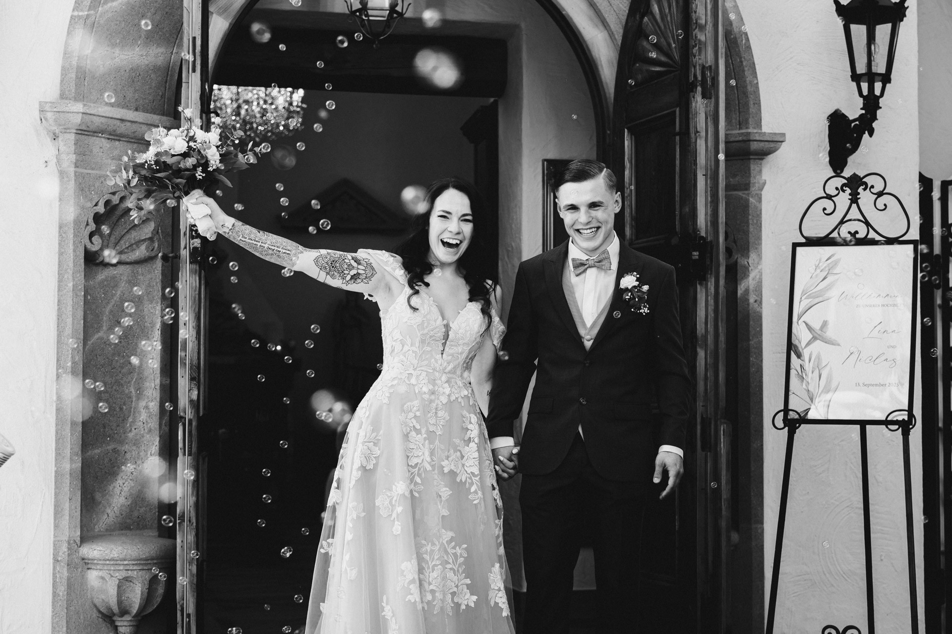 Emotionale Momente und Freudentränen während der Trauung in der Hochzeitskapelle Callenberg