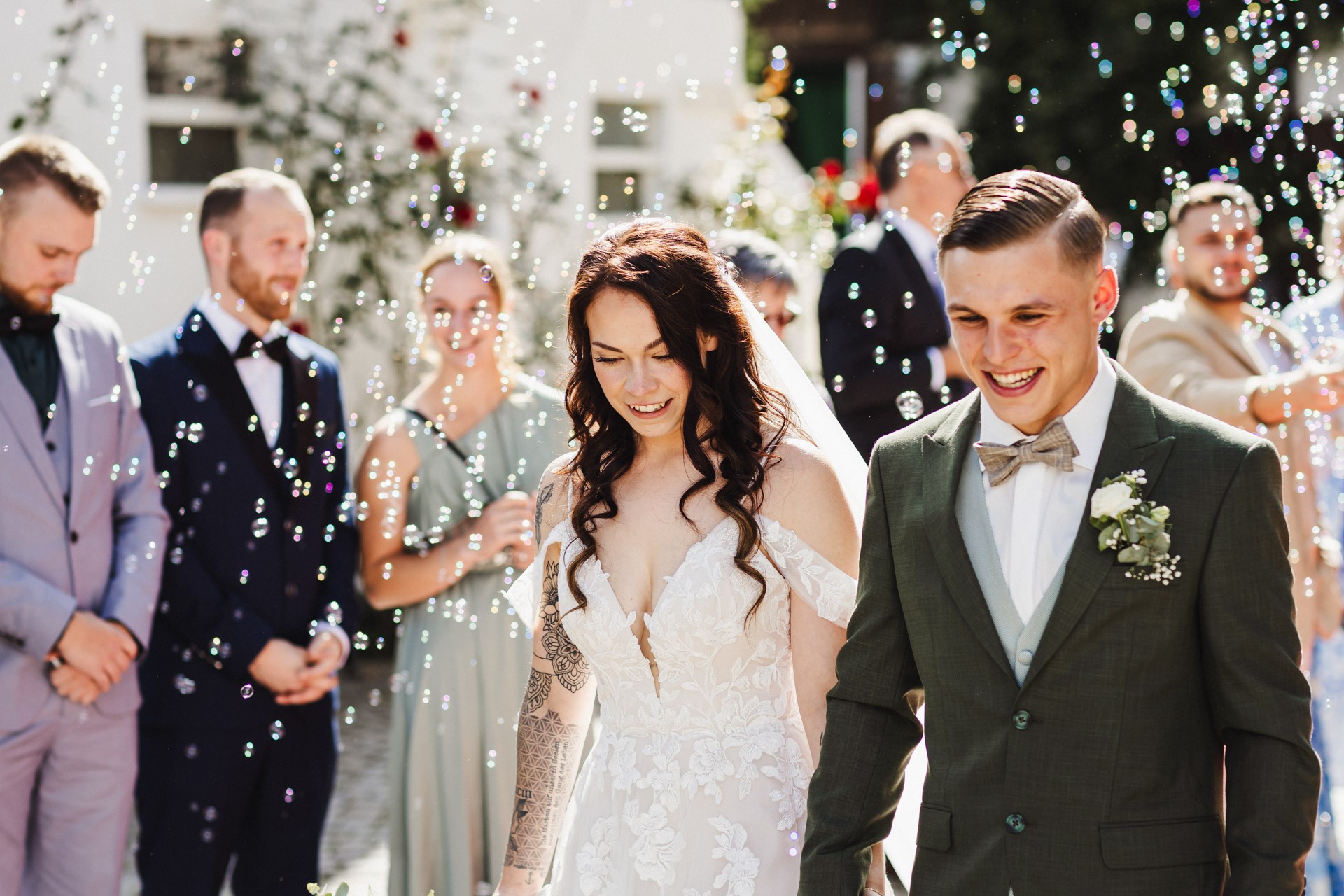 Emotionale Momente und Freudentränen während der Trauung in der Hochzeitskapelle Callenberg