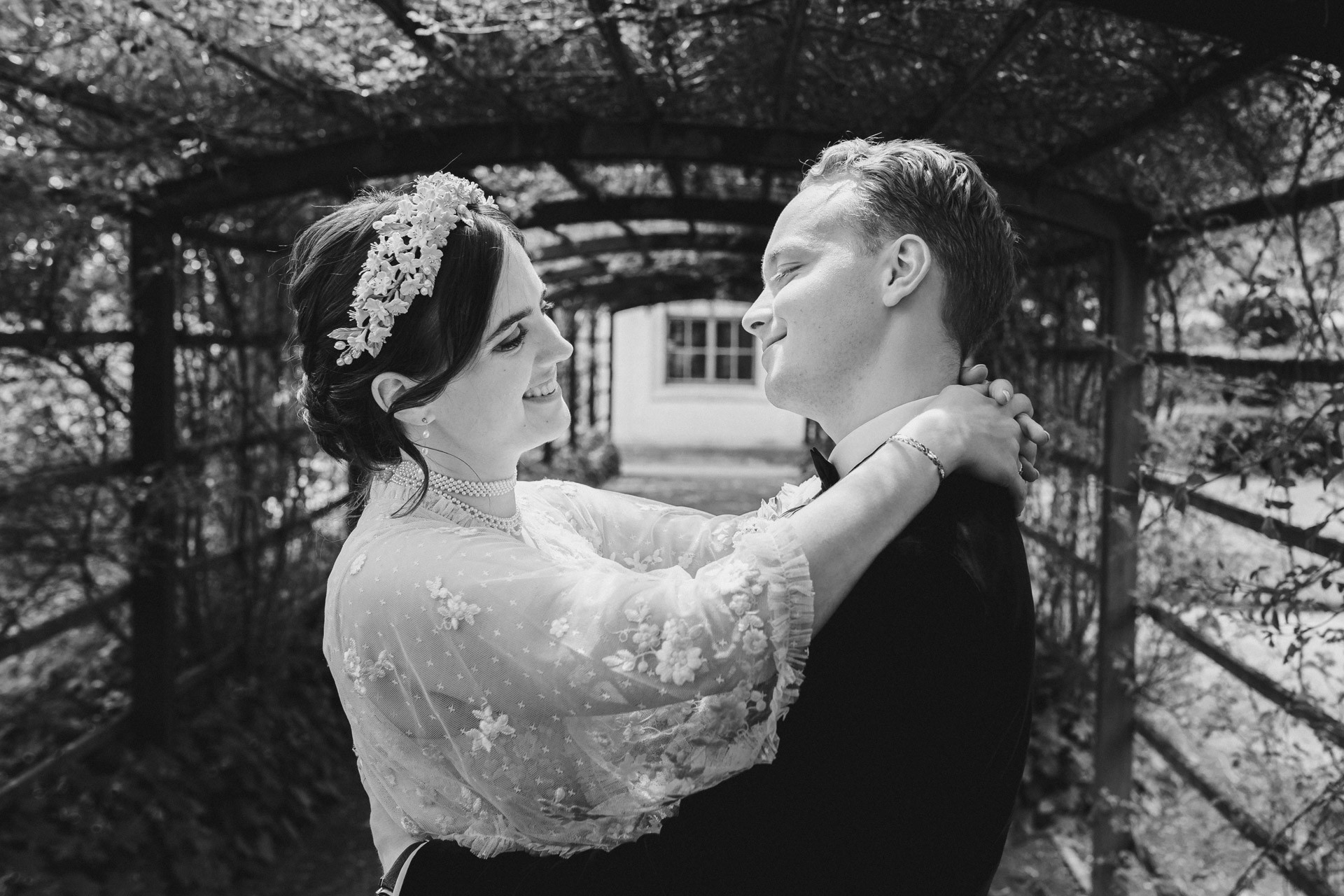 Authentisches und elegantes Brautpaar-Shooting im Park der Dornburger Schlösser, Thüringen