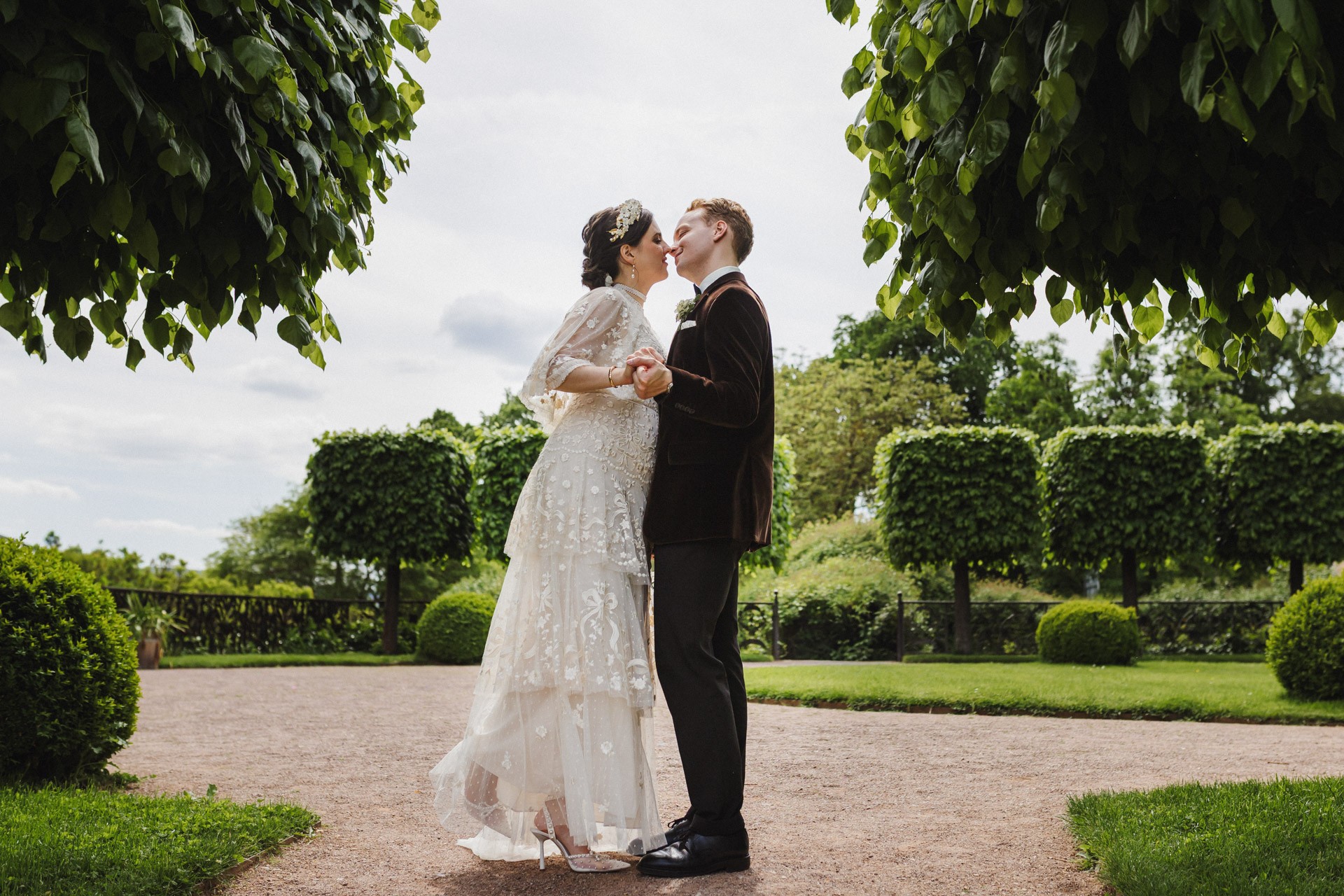 Authentisches und elegantes Brautpaar-Shooting im Park der Dornburger Schlösser, Thüringen