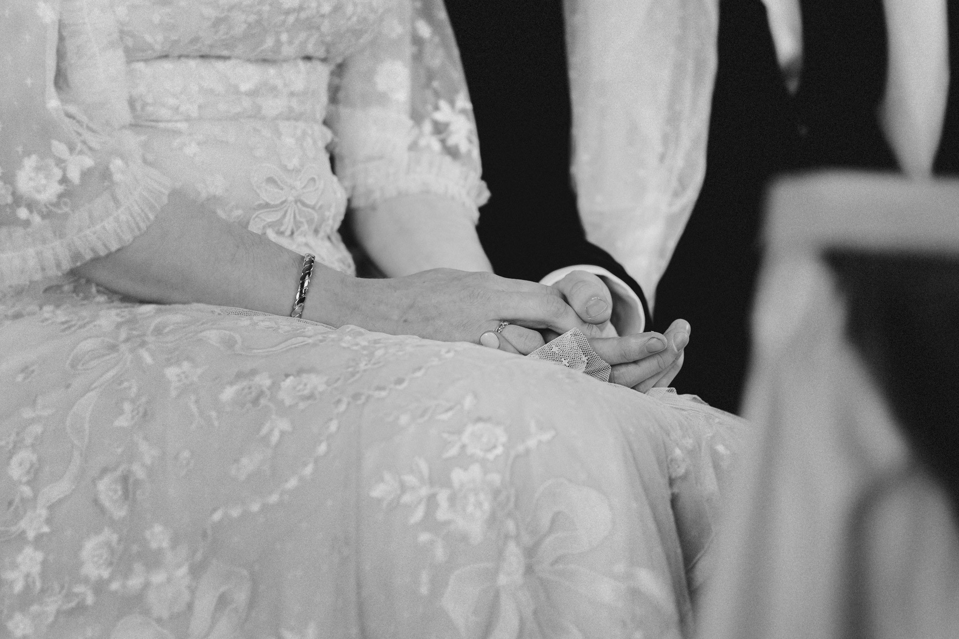 Braut und Bräutigam bei der Trauung in den Dornburger Schlössern - ganztägige Hochzeitsreportage, Hochzeitsfotograf Thüringen